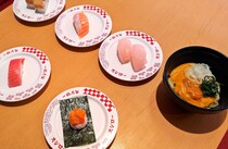 【写真】リピート確定！　豪華すぎる「濃厚うに まぜそば」　シャリより大きい「ジャンボとろサーモン」も！