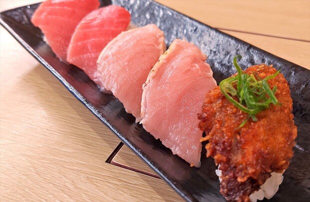 【くら寿司】「炭火焼 まぐろたたき」110円 「熟成中とろ」含む「極上とろとまぐろ」フェア開催 “ブラックフライデー”スイーツも