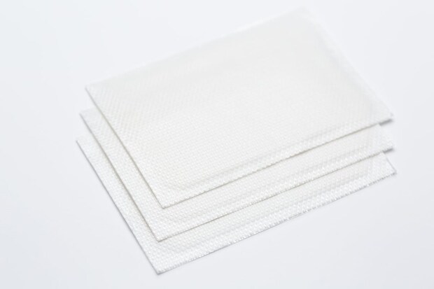 休日に運動し筋肉痛、腰痛に…「冷湿布」「温湿布」どちらを使う？　正しく使い分ける方法とは