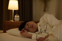 【困った】布団に入ってもなかなか眠れない…「そのまま寝る」のがNGなワケ　睡眠の専門家が解説