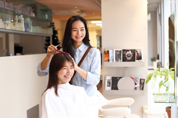 【美容室】カットはベテラン、シャンプーは若手が担当って本当？　実は「経験年数」をあえて伝えないケースも　美容師に聞く