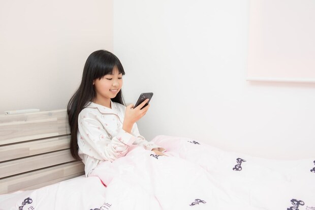 連休中に子どもが夜更かし…休み明けに「早寝早起き」をさせるコツは？　睡眠のプロに聞いてわかった“照明の重要性”