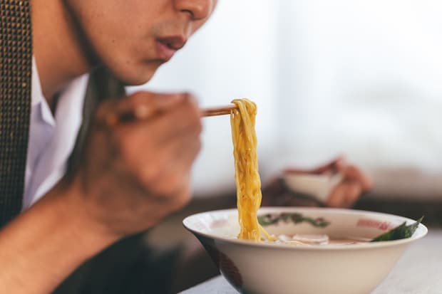 専門医が警告→糖尿病リスクを上げるのは「日々の早食い」だった！　《早食いで血糖値が爆上がり》要注意メニューも