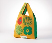 サブウェイ「福袋」今年は2種類発売！　最大5630円分「サンドイッチチケット」入り　“サンドイッチ”モチーフの「ピンバッチ」も