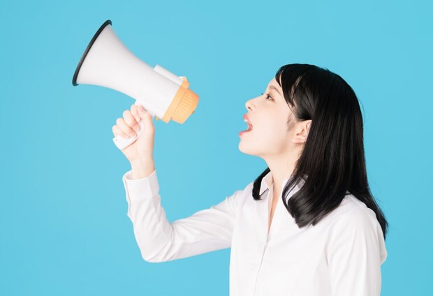 実は多い…自分の《声のデカさ》に悩む人たち 意外と多い“声デカあるある”「心配される」の理由って?