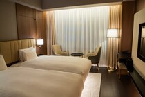 人ごとじゃないかも…ホテル宿泊時の“大惨事”に「ついつい飲み過ぎちゃいますよね」