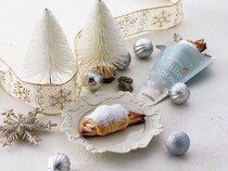 【サンマルクカフェ】粉雪イメージ　パウダーシュガーを振りかけた「プレミアムチョコクロ」　ホットサンドと期間限定で発売