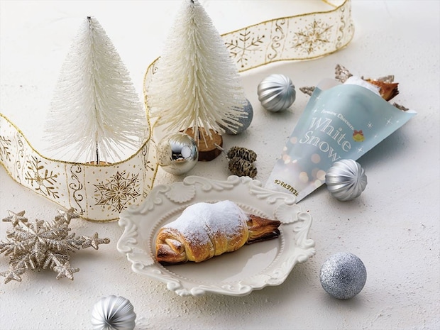 【サンマルクカフェ】粉雪イメージ　パウダーシュガーを振りかけた「プレミアムチョコクロ」　ホットサンドと期間限定で発売