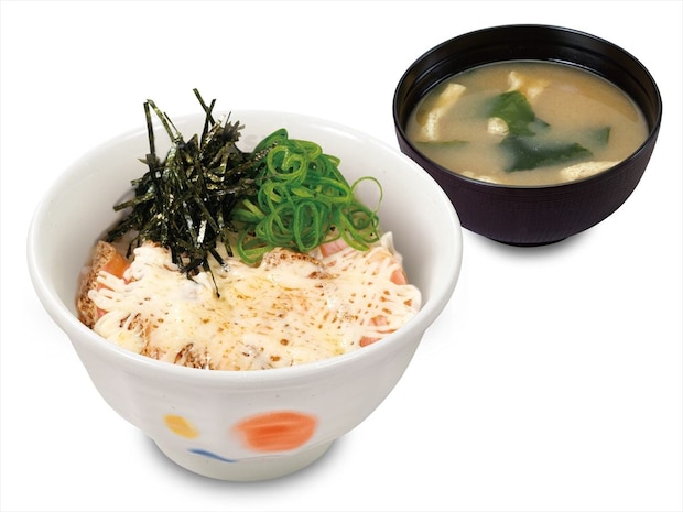 「松屋」炙りサーモンいくら丼、炙りマヨサーモン丼を新発売　“幻の海鮮丼メニュー”も再販