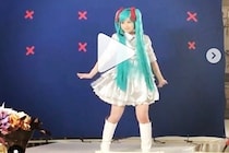 橋本環奈が初音ミクに！？　コスプレ姿がかわいすぎる！