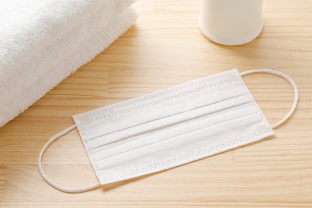 喉の乾燥が気になる…就寝時にマスク着用すると寝付き悪くなる？　専門家に聞く“冬によく眠るコツ”