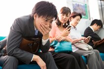 飲酒後、電車内で嘔吐…近くの乗客に吐しゃ物かかったら“暴行罪”に？　「酒に酔っていて覚えていない」が通用しないワケ