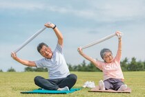 “寒暖差”で自律神経が不調に…タオルだけで“整える”簡単ストレッチ　肩甲骨にも効果的