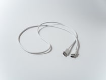 【便利】もうカバンの中でぐちゃぐちゃにならない！　自衛隊が伝授する“ケーブル結び”の簡単テクに「すごい！」「早速まねしてみます」