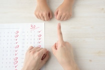 子どもが「テスト」で悪い点数取ったとき、親はどう接する？　わが子の自己肯定感下げる“ダメな声かけ”