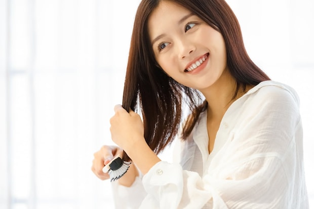 シャンプー前に髪とかすと泡立ち良くなる…意外と知らない「ブラッシング」のメリット＆正しい方法とは