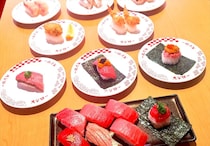 【スシロー】大とろ、中とろ「天然本鮪7貫盛り」新発売　“500円”以下でアワビまるごと1個フライ、ローストビーフにぎりも