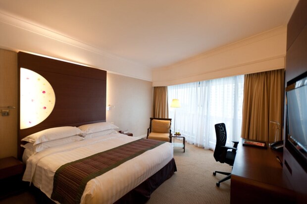 出張＆旅行時は要注意…ホテルスタッフが明かす客室で「忘れ物が多い場所」トップ3とは？　意外と見落としがちな場所も