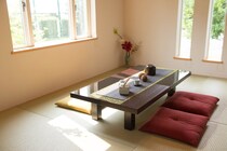 【要注意】旅館の「座布団」は動かしちゃダメなの！？　温泉宿の投稿に「知らなかった」「落ち着かない」