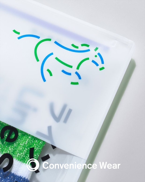 ファミマ「コンビニエンスウェア」福袋　“ラメ入り”ラインソックス、ハンドタオル、“429円相当”割引券入り1260円