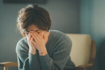 【疑問】抑うつ、不安…症状が似ている「適応障害」「うつ病」　見分けは困難？　精神科医が教える“大きな違い”