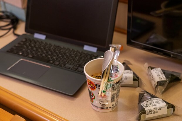 【ホテル】カップ麺の汁、弁当…客室で食べ残した食品はどう処分すればいい？　誤った廃棄方法で設備故障も　スーパーホテルに聞く