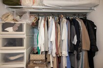 【困った】「クローゼット」が服＆物であふれゴチャゴチャ…なかなか捨てられず整理整頓に挫折　大掃除で実践したい“断捨離5カ条”