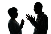 既婚男女が明かした「夫婦げんか」の原因が生々しすぎる…「ささいなこと」を上回ったトップ回答に《男女の温度差》くっきり
