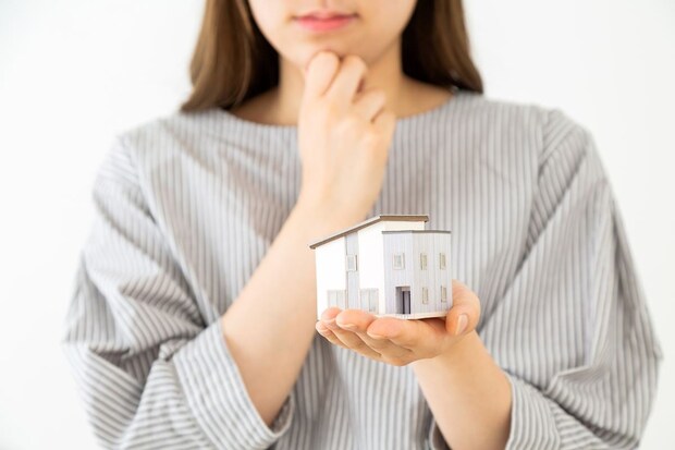 実家を「相続するデメリット」ランキング　3位「活用できない」2位「管理の手間がかかる」…《圧倒的》1位は？