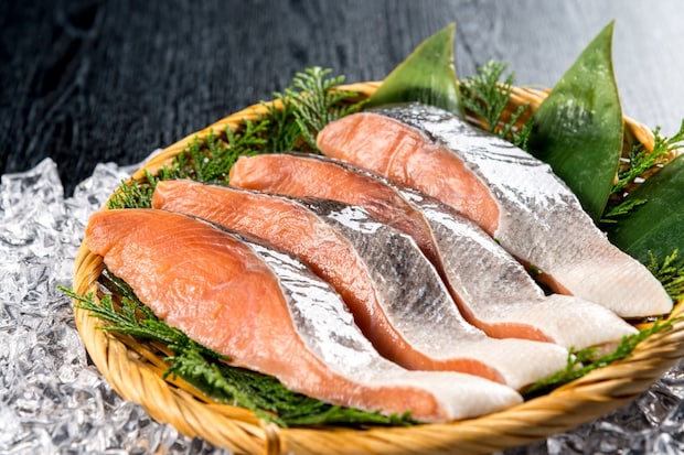 必須アミノ酸、DHA…栄養豊富なサケ、どんな食べ方がお勧め? 管理栄養士が教える“相性抜群の食材”
