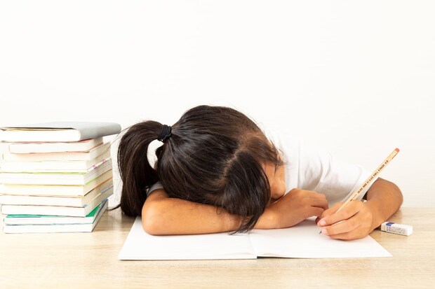 子どもが勉強嫌いに…真面目な親ほどやりがちな“NG行為”とは？　専門家が教える“子のやる気引き出すヒント”