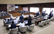 愛知県豊明市の「スマホ1日2時間」条例可決にSNS「意味ある？」「同調圧力」…内容は医学的に妥当？　医師に聞く