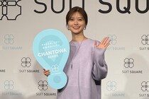 【写真】オフィスカジュアルに悩んだら「CHANTOWA」！ これが白石麻衣が着用するレディーススタイルです