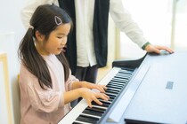 子どもに「習い事」をさせたい…どんな基準で選ぶ？　わが子をつぶしてしまう親の“NG行為”とは【専門家解説】