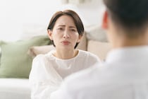 「私のことばかにしてる？」　「被害者意識」強い人にはどんな“特徴”がある？　心理カウンセラーに聞く改善策