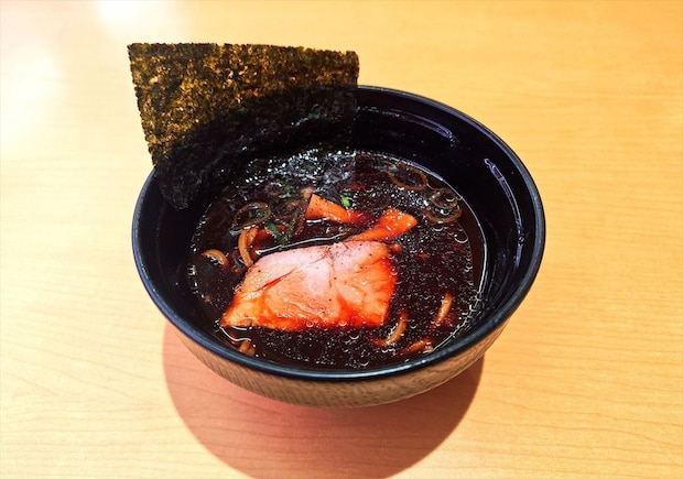 【スシロー】人気ラーメン店「極麺 青二犀」監修　「黒胡椒 濃口黒醤油ラーメン」　期間限定で販売