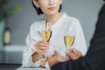 【婚活】「まるで食い逃げ」初デートで高級焼き肉…素っ気ない女性に3万円払った45歳男性の「その後」