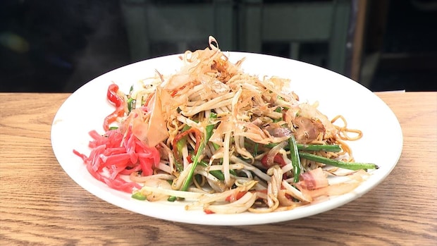 福岡・天神「孤高の屋台」豪快チャーハン700円、焼きラーメン950円　「オモウマい店」登場