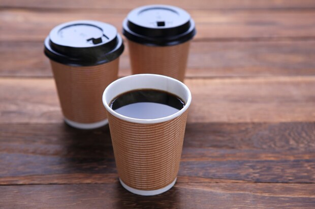 カフェで｢Mサイズ｣注文するのは偶然じゃない？　「選択」するときに働く“心のメカニズム”とは
