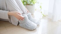 暖房つけても足元が冷える「コールドドラフト現象」　発生する原因は？