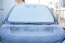 【困った】車の「フロントガラス」凍結　簡単に防止できる！　警視庁が“テクニック”伝授