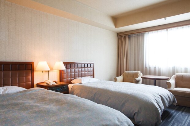 飲み残しの飲料はどうする？　ホテルスタッフが教えるチェックアウト時の“対処法”に「参考になります」