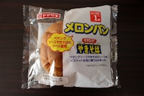 まさかの「焼きそばソースメロンパン」が誕生！　衝撃のビジュアル！