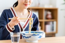 冬にラーメン・うどん食べると「鼻水」が止まらない…実は病気？