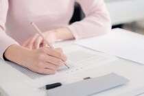 【要注意】大学入試で受験生がカンニング…実は“犯罪”に該当するケースも　「魔が差した」が一切通用しないワケ　弁護士解説