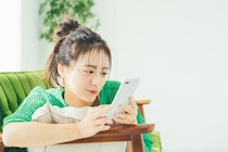 20代、30代で急増する「スマホ老眼」に注意　予防に役立つ“目の運動”とは【メガネスーパー紹介】
