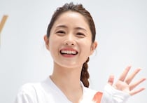 歯並びがきれいな「女性有名人」ランキング　2位「石原さとみ」…1位は？