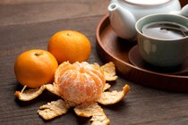 【要注意】ビタミンC豊富だけど…「ミカン」を食べ過ぎると“恐ろしい病気”に？　医師に聞く過剰摂取の健康リスク