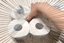 【豆知識】「トイレットペーパーの袋」指で“ズボッ”と開けてない？ 「ほわちゃー！」派から「メーカー推奨」まで！　SNSで判明した驚きの“開封法”