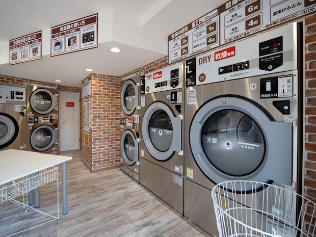 破裂した事例も…「乾燥機」で乾かすと危険な“衣類”とは コインランドリーのスタッフが紹介